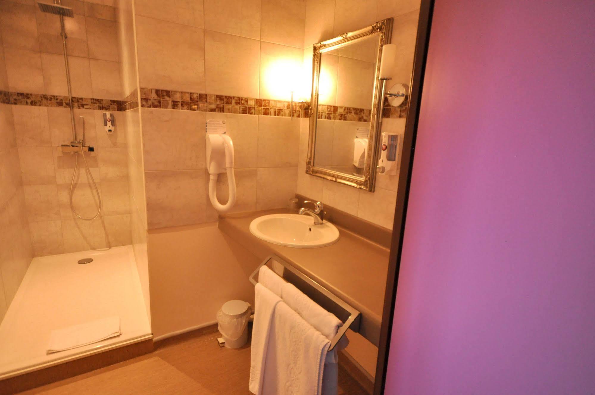 Brit Hotel Confort Alexia - La Souterraine Εξωτερικό φωτογραφία
